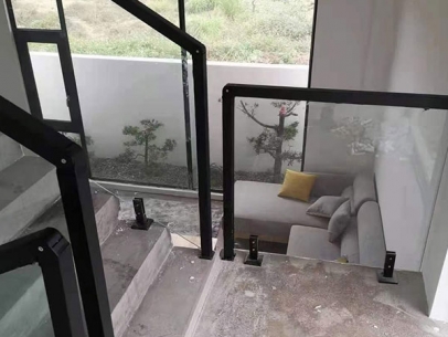 玻璃楼梯护栏