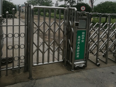 不锈钢门